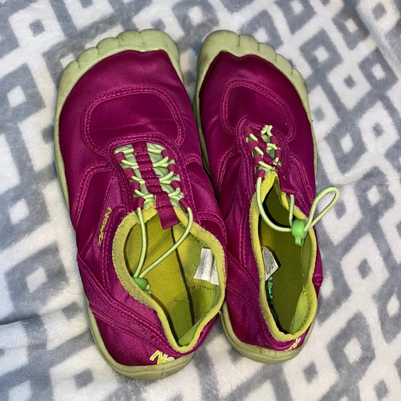 KIDS WATER SHOES - Picture 1 of 5